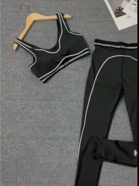 Black Contrast Activewear Set | Sports Bra + High Waist Leggings